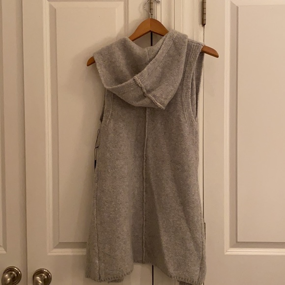 Never Worn Long Grey Tahari Sweater Vest - Picture 3 of 6